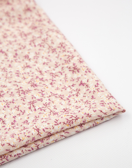 10030 Вискоза штапель мелкие цветочки на нежно-розовом фоне плотность 105 гр/м2, ширина 145 см