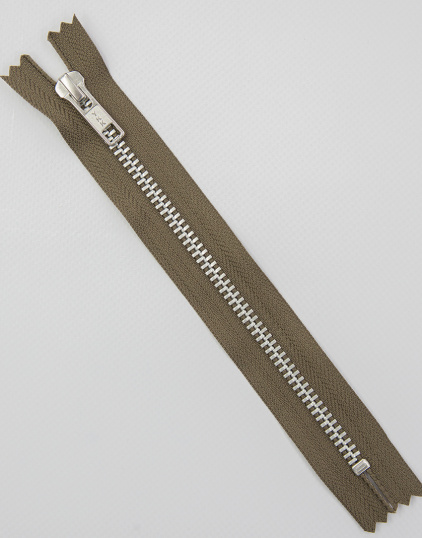 Молния металлическая YKK неразъемная однозамковая Тип 5, цвет Серо-оливковый (564) 18 см