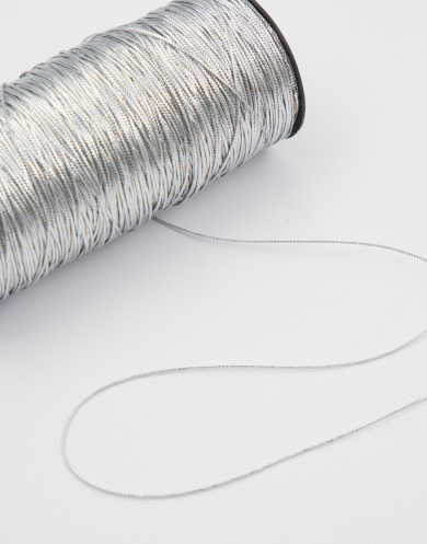 62304 Отделочный плетеный металлизированный шнур Серебро, ширина 1,5 мм от Grasser