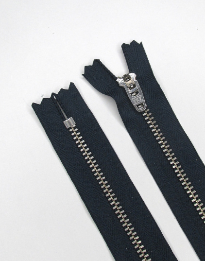 560-18 Молния джинсовая YKK цвет Иссине-чёрный/серебро 18 см