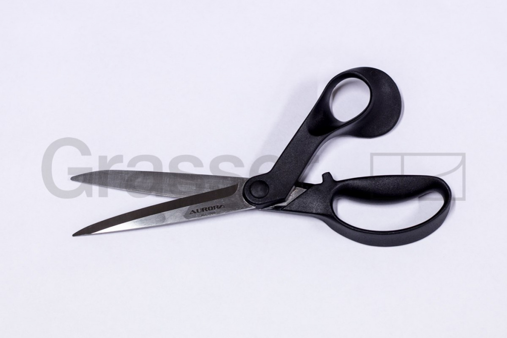 Ножницы раскройные Ножницы раскройные для скользящих материалов AURORA 25 см.Лезвия имеют зазубрикни, которые помогают удерживать ткань между лезвиями..jpg